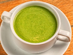 Зеленчукова крем супа с броколи и грах - снимка на рецептата